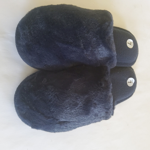New Isotoner Cozy Fuzzy Slippers Slides in Dark Blue Size 7 - Picture 3 of 12